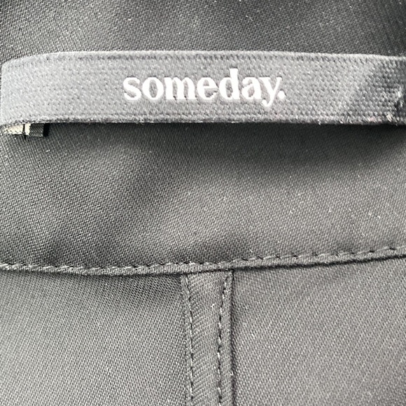 Someday Zinala Short Sleeve Shirt Large Grommet Snap Top Black - Picture 4 of 9